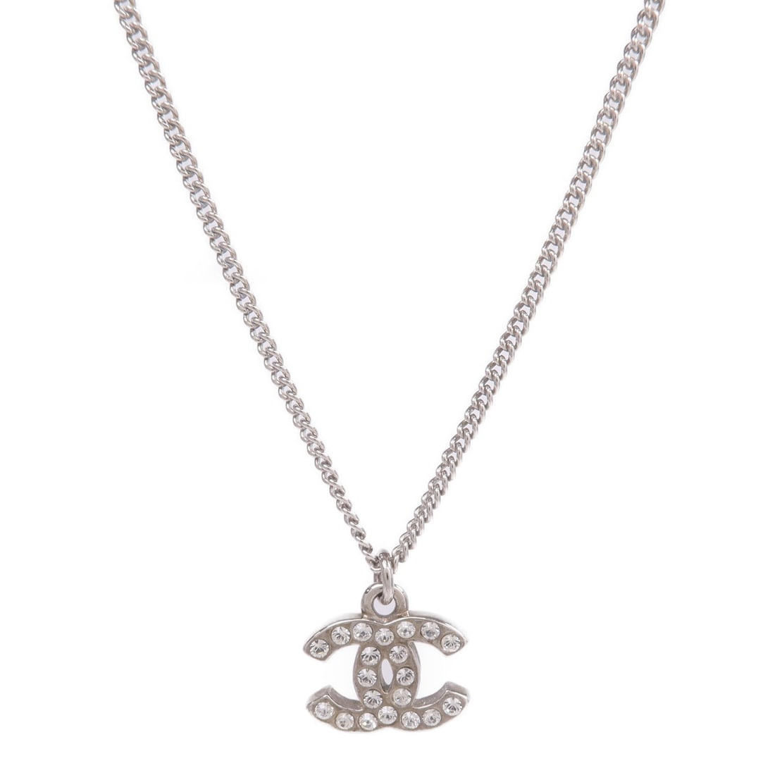 Chanel CC Metal Silver Necklace: CC necklace in silver tone metal.
