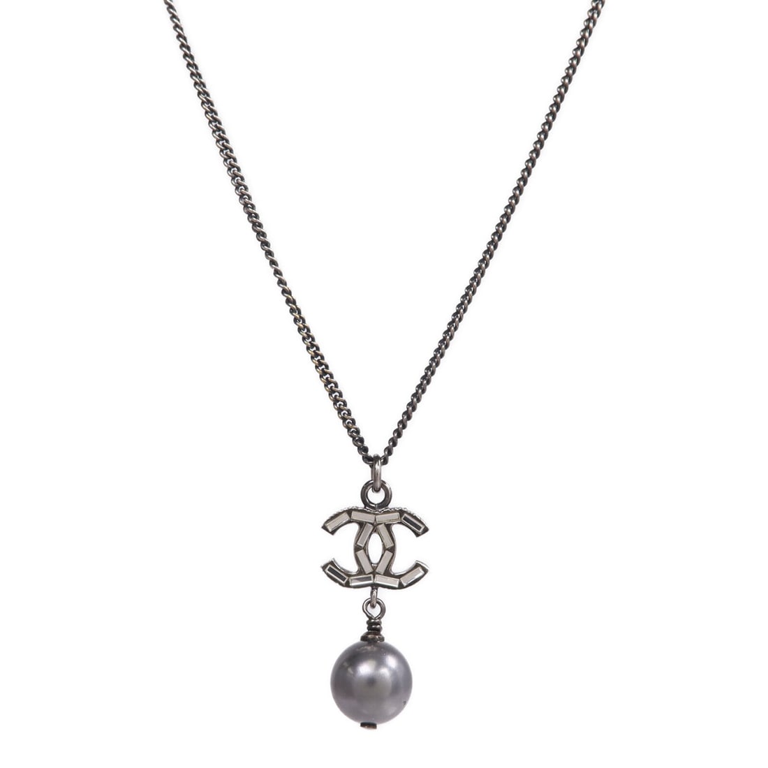Chanel CC Metal Black Necklace: CC necklace in black tone metal.