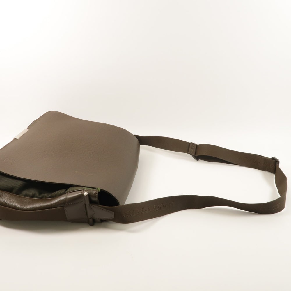 Louis Vuitton Viktor Messenger Brown - 8