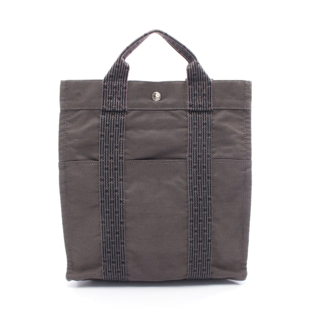 Hermes Yell Line Ado Mm Gray: Hermes Yell Line Ado Mm Backpack Rucksack. Color: Dark Gray. Material: Nylon Canvas. Size: 32 X 33 X 12 Cm. Handle: 25 Cm. Strap: 49-87 Cm.