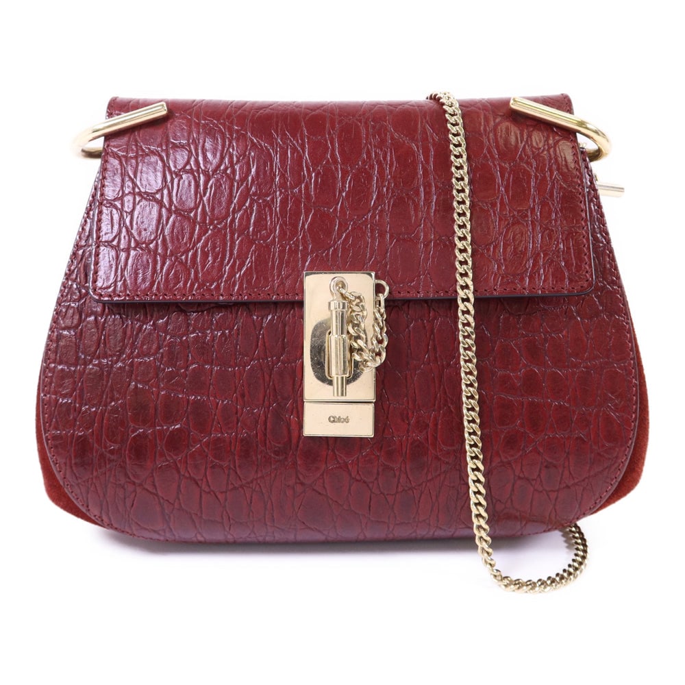 Chloe Red Calfskin Chain Shoulder Bag: Authentic and authenticated Chloe chain shoulder bag in red calfskin. Product no. 01 16 70 65. Approx. 24W x 19H x 6D cm with 99 cm chain strap. Includes storage bags and guarantee.