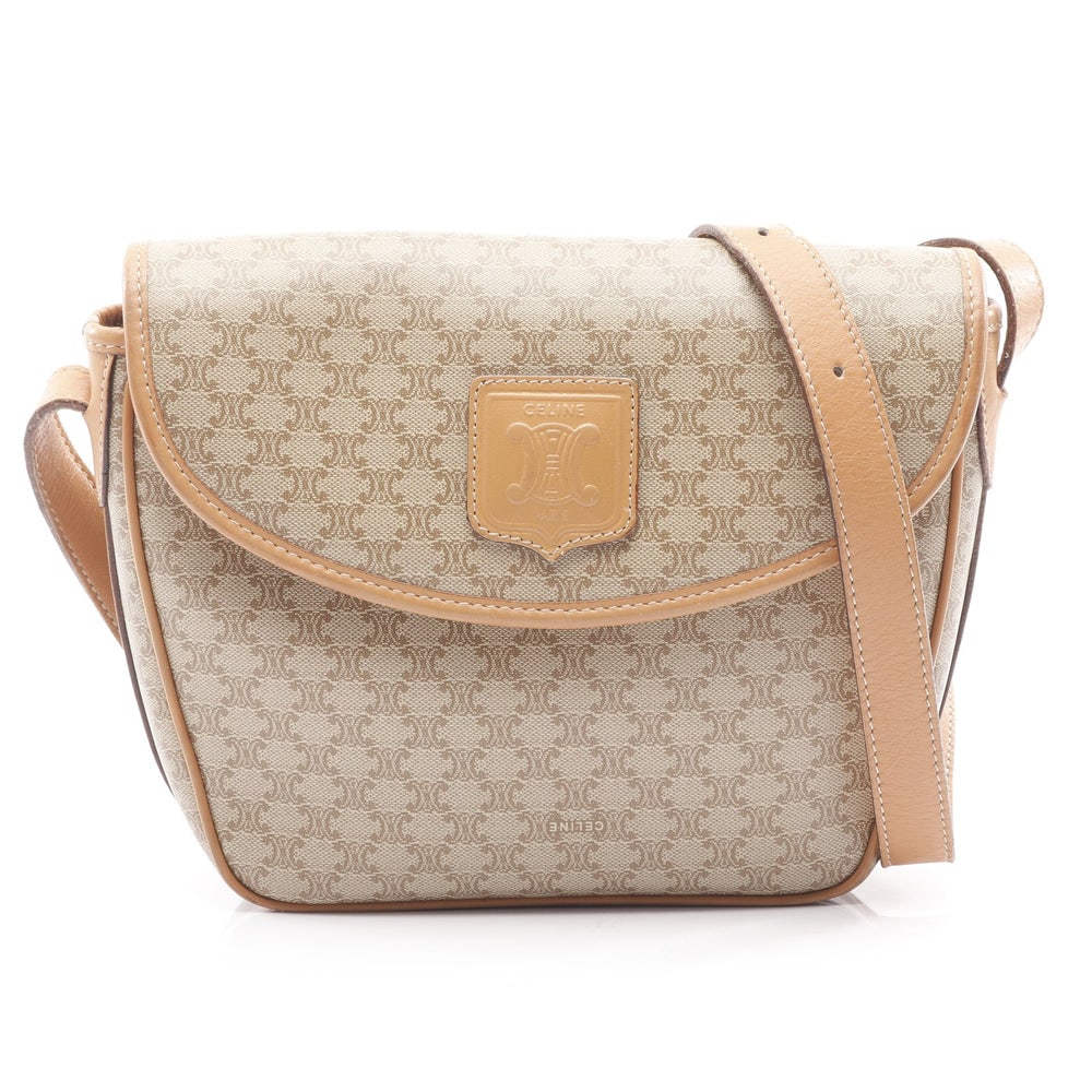 Celine Macadam Shoulder Beige: Celine Macadam Shoulder Bag. Color: Beige Light Brown. Material: Pvc Leather. Size: 24/18 X 17 X 6 Cm. Strap: 113-123 Cm.