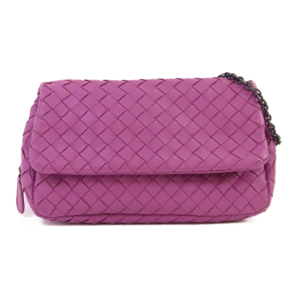 Bottega Veneta Purple Chain Bag: Authentic and authenticated Bottega Veneta chain shoulder bag in purple Intrecciato leather. Product no. B05721050H. Approx. 19W x 10H x 5.5D cm with 130 cm chain strap. Includes storage bags.