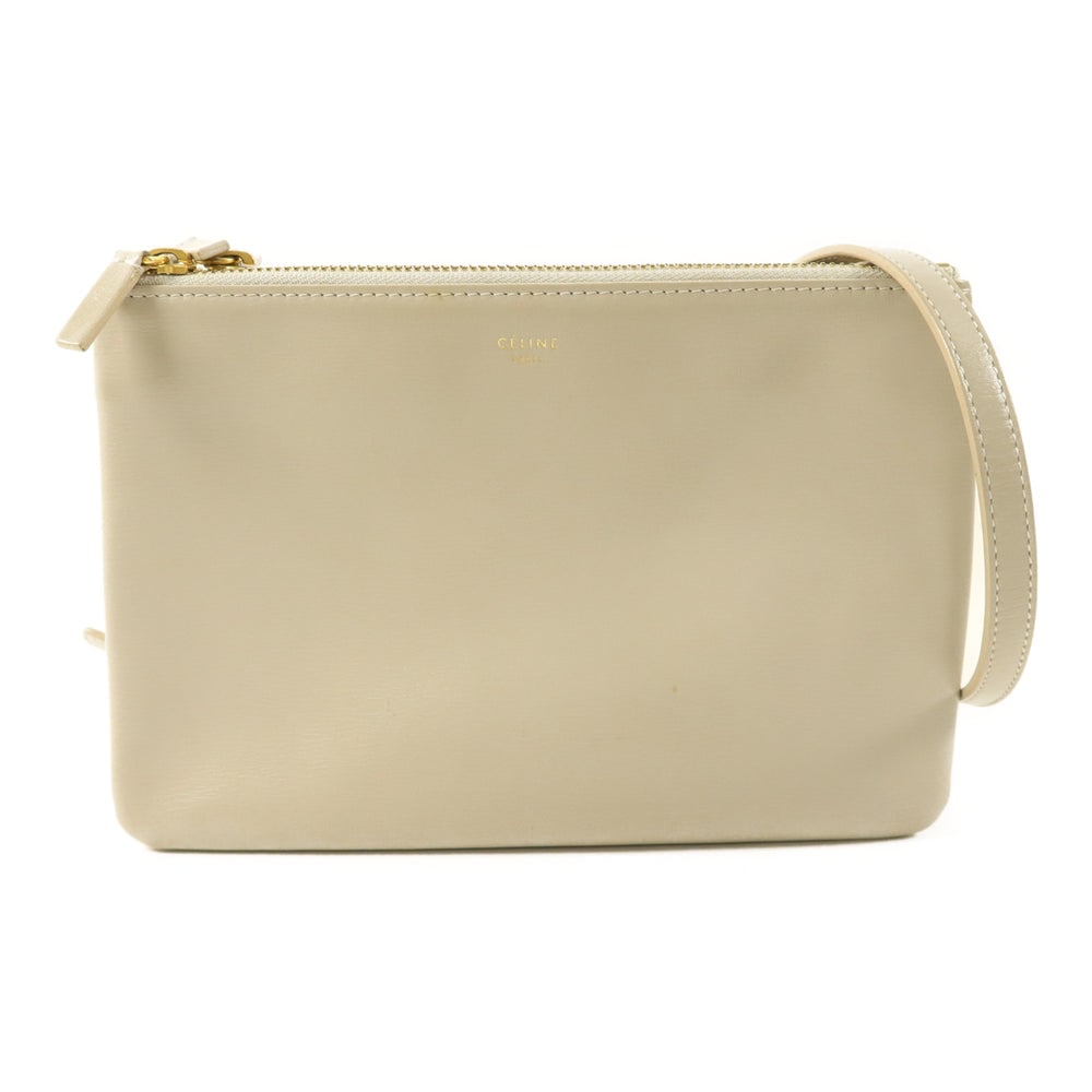 Celine Trio Bag Shoulder Bag Grey: Authentic and authenticated Celine Trio bag shoulder bag in gray calfskin. Product no. S-GA-5107. Approx. 21W x 15H x 3D cm with 96-114 cm shoulder strap. Includes storage bags.