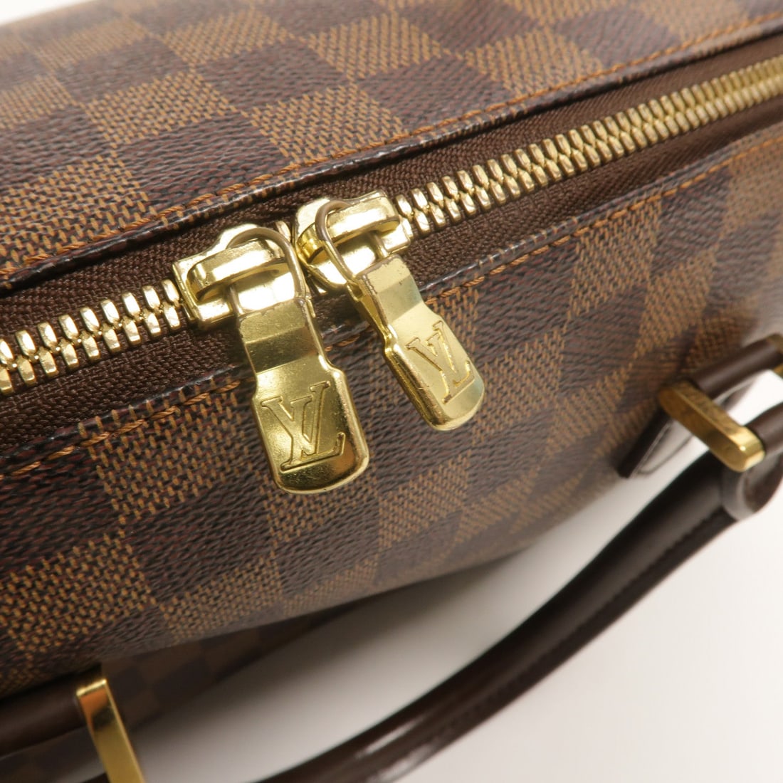Louis Vuitton Ribera MM Damier: Ribera MM handbag in brown Damier Ebene canvas. Size 35 x 20 x 19.5 cm.