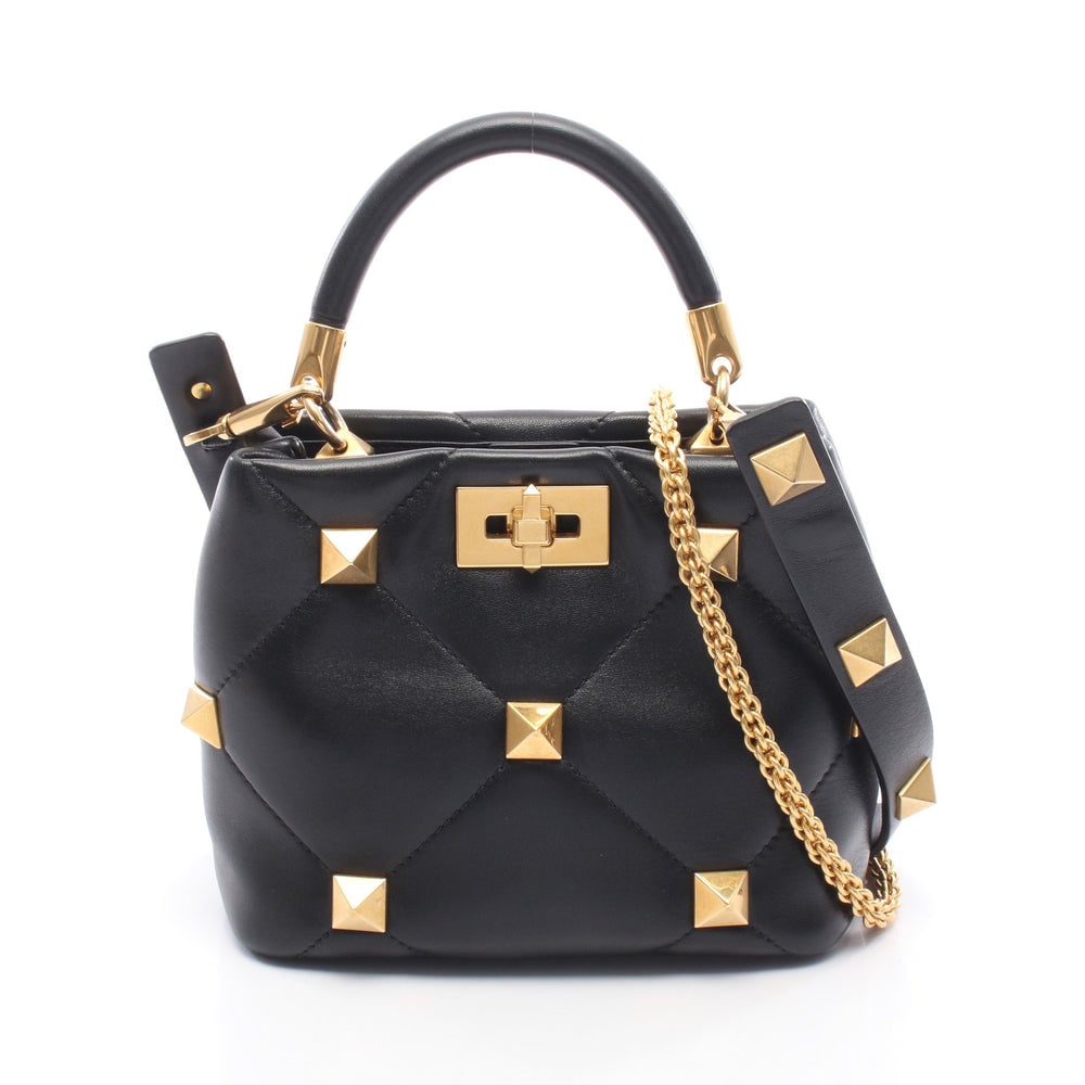 Valentino Roman Studs 2Way Bag: Authentic and authenticated Valentino Roman Studs 2WAY handbag in black leather. Model 1W0B0I97BSF. Includes shoulder strap and chain shoulder strap. Approx. 17 x 18/21 x 11 cm.