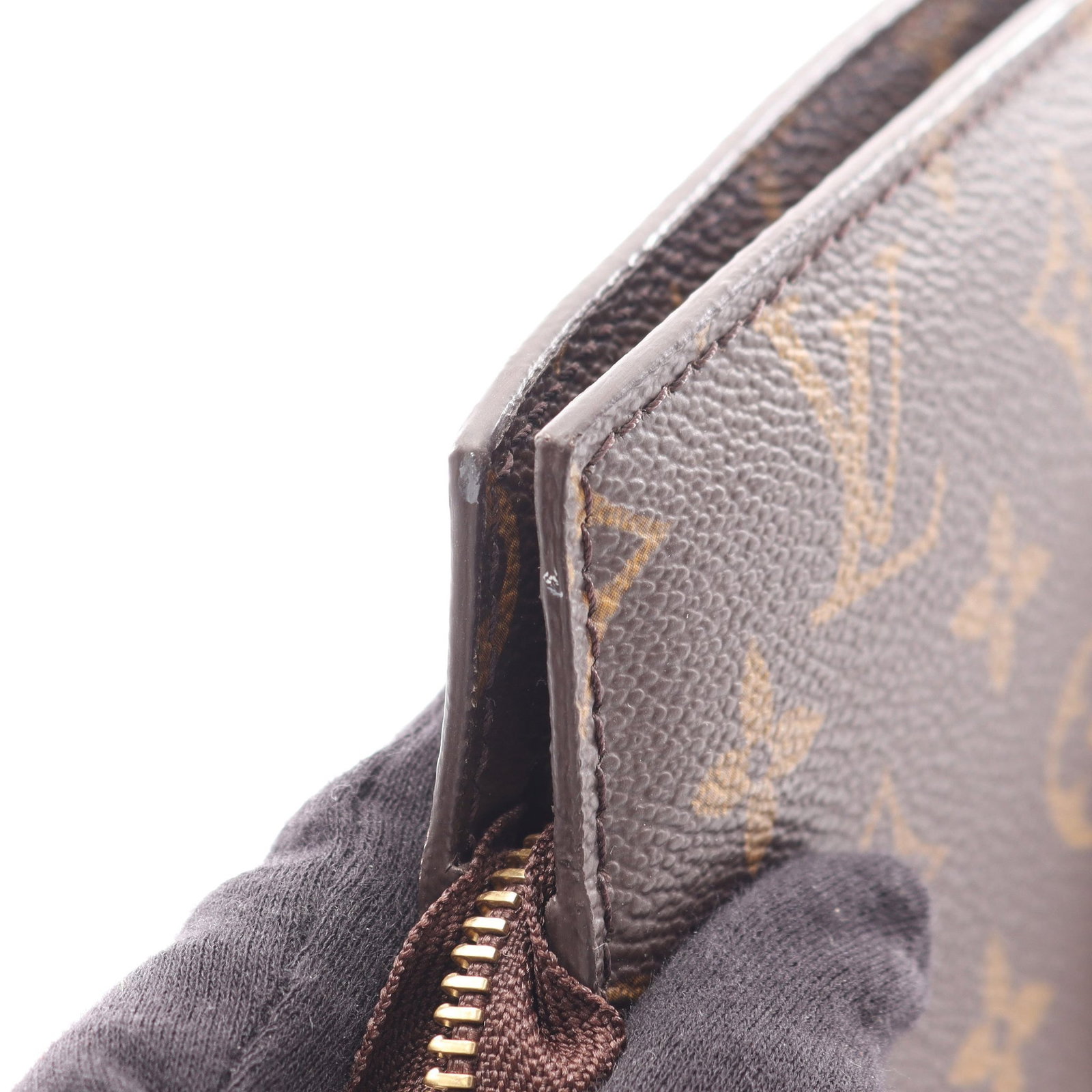Louis Vuitton Babylone Monogram: Babylone shoulder bag in brown Monogram canvas. Size 35 x 31 x 11 cm.