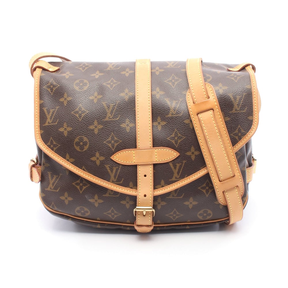 LV Saumur 30 Monogram Shoulder: Saumur 30 shoulder bag in brown Monogram canvas. Size 28 x 22 x 6 cm. Strap 110-128 cm.