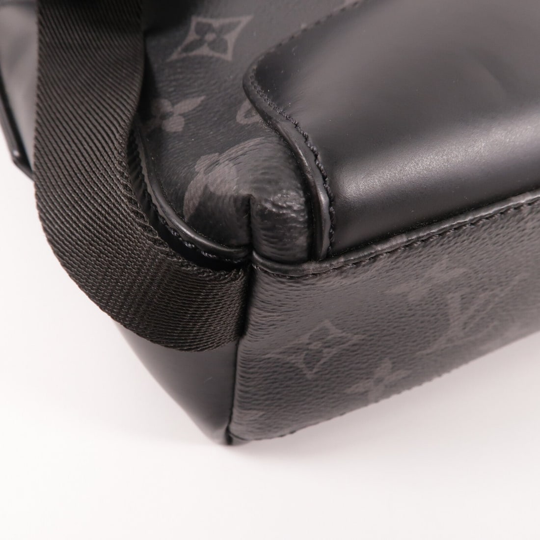 Louis Vuitton Voyager PM - 10