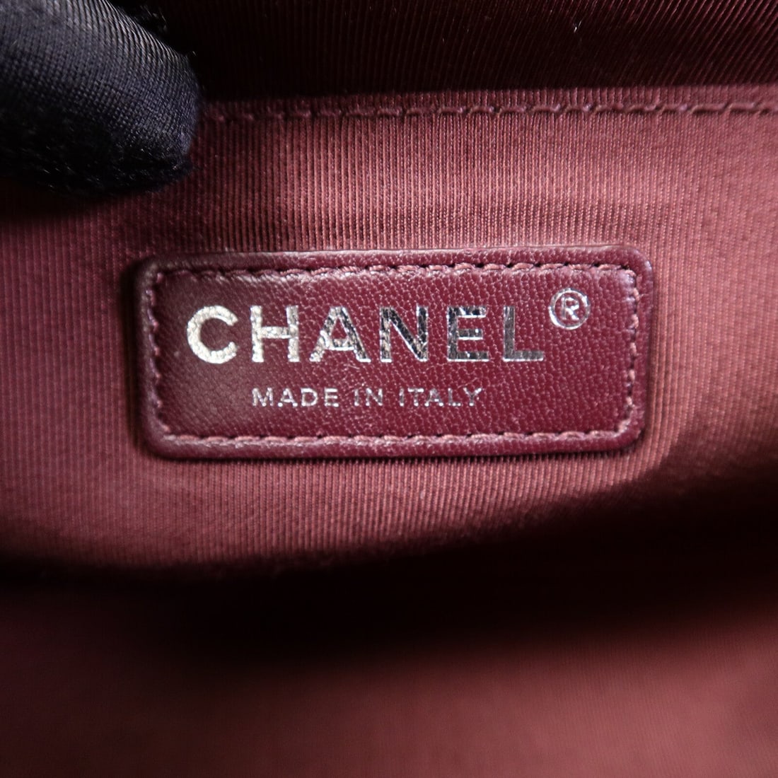 Chanel Boy 25 Chain Bag: Black calfskin chain shoulder bag.