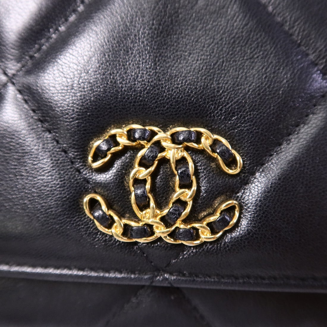 Chanel 19 WOC Black - 7
