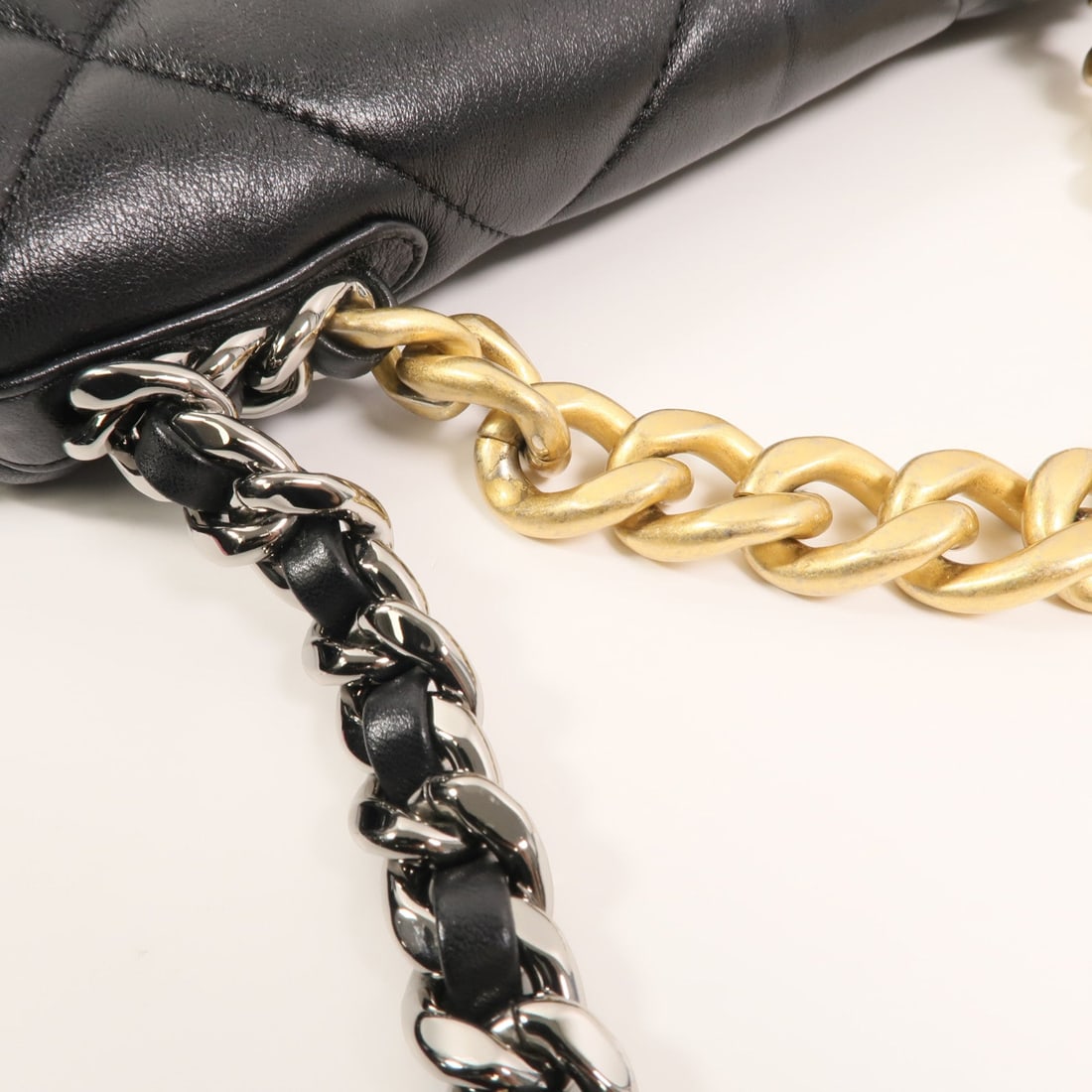 Chanel 19 Medium Black - 15
