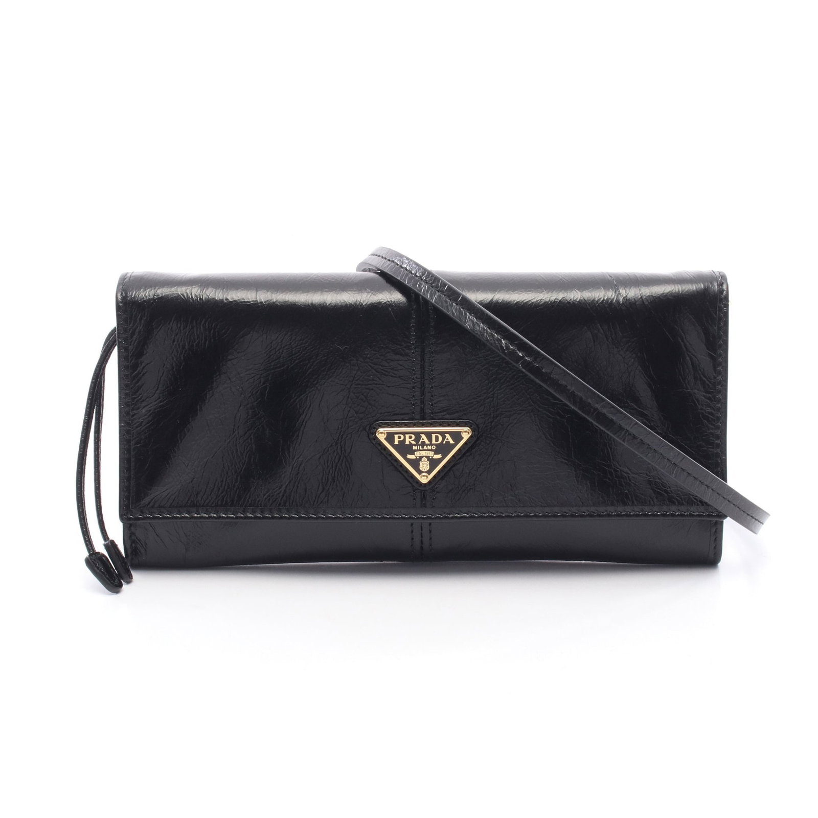Prada Leather Shoulder Wallet Black: Authentic and authenticated Prada shoulder wallet in black leather. Model 1MT0362CYRF0002. Approx. 10H x 20W x 2.5D cm with 123-131 cm strap. Includes box.