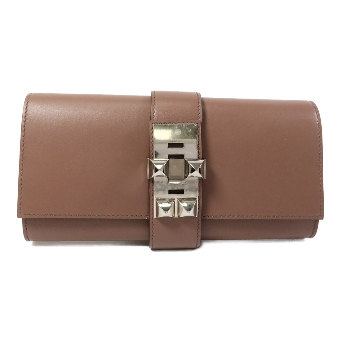 Hermes Medor 23 Clutch Griolet: Authentic and authenticated Hermes Medor 23 clutch bag in Griolet purple Tadelat calfskin. Approx. 23W x 13H x 3D cm. Includes storage bags.