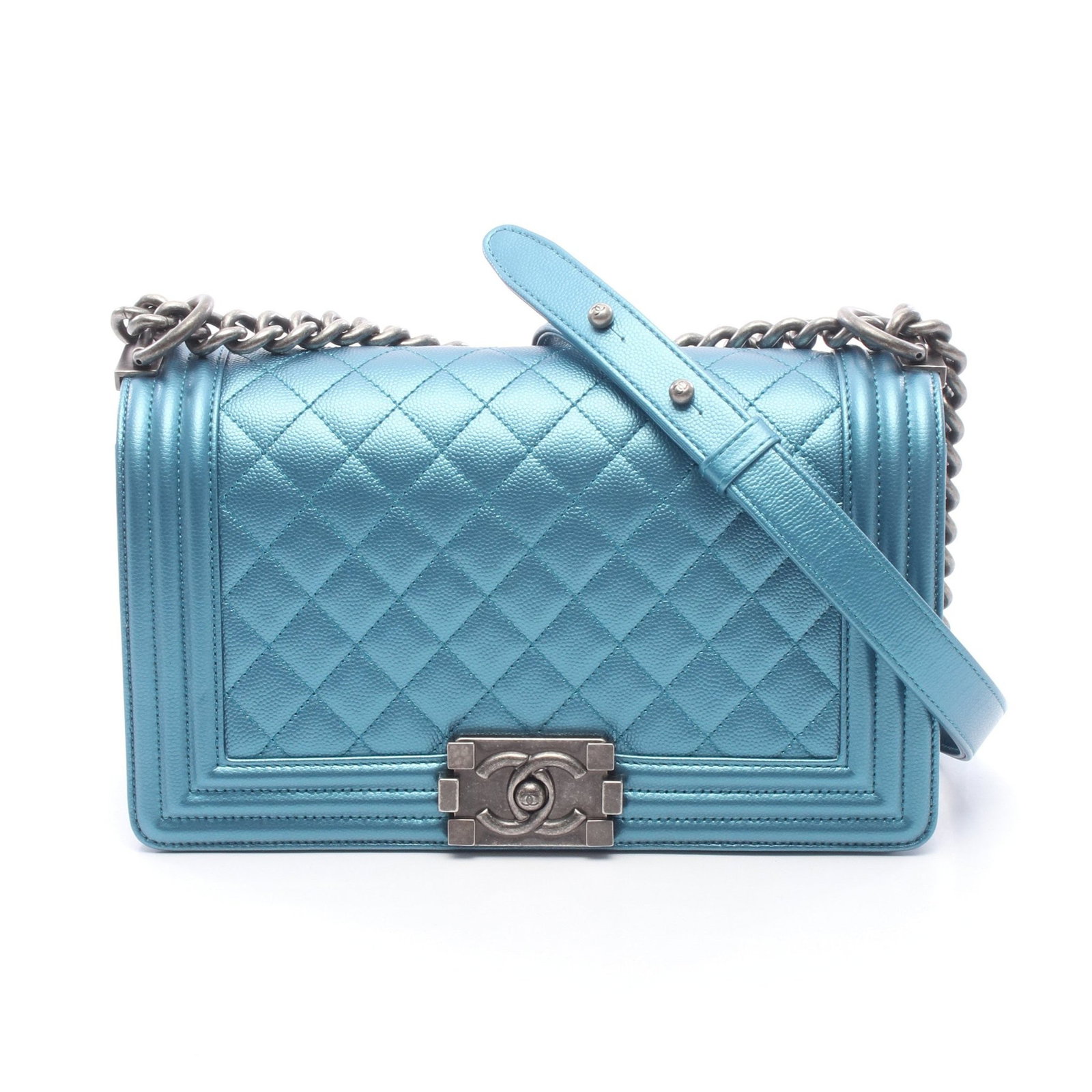 Chanel Boy Metallic Chain Bag Blue: Authentic and authenticated Chanel Boy Chanel Metallic chain shoulder bag in blue caviar skin with silver hardware. Model A67086. Approx. 14.5H x 25W x 7D cm with double or single chain wear. Includes