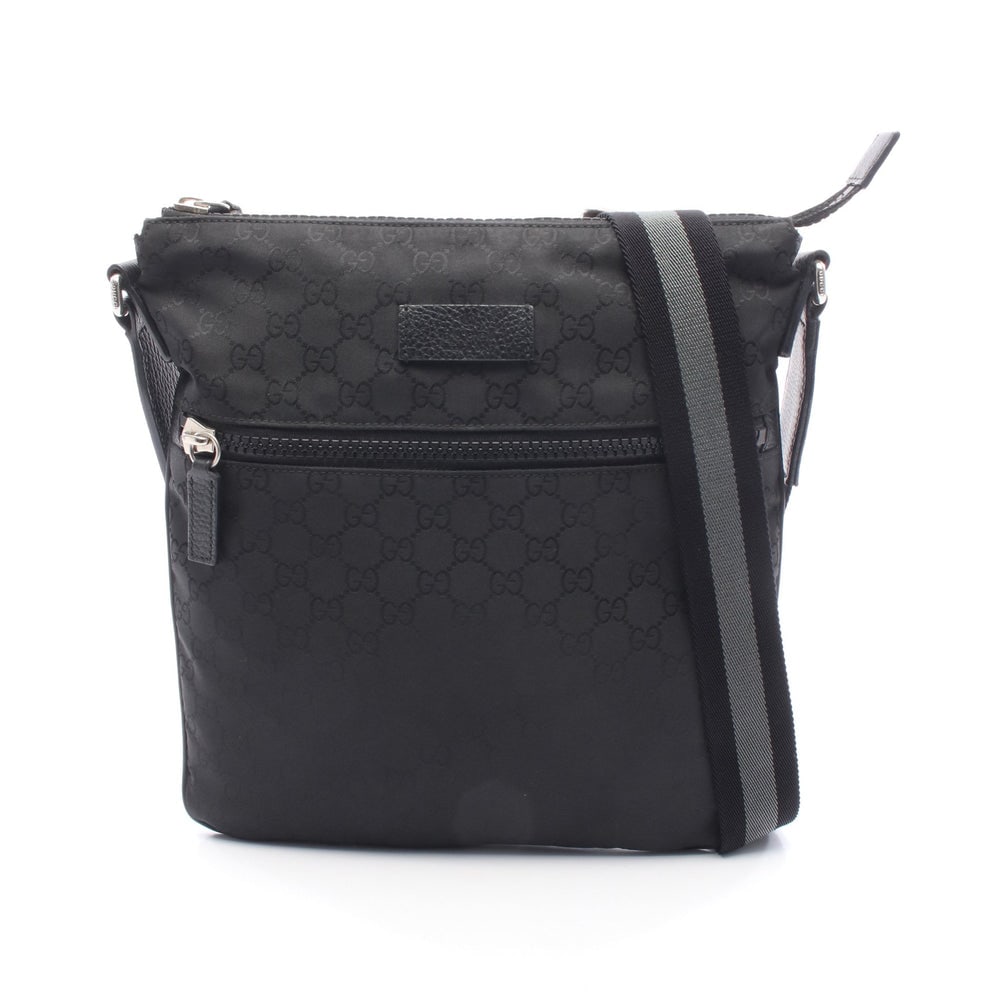 Gucci GG Pattern Shoulder Bag Black: Black nylon and leather shoulder bag. Model 509639. 27 x 30 x 2.5 cm.