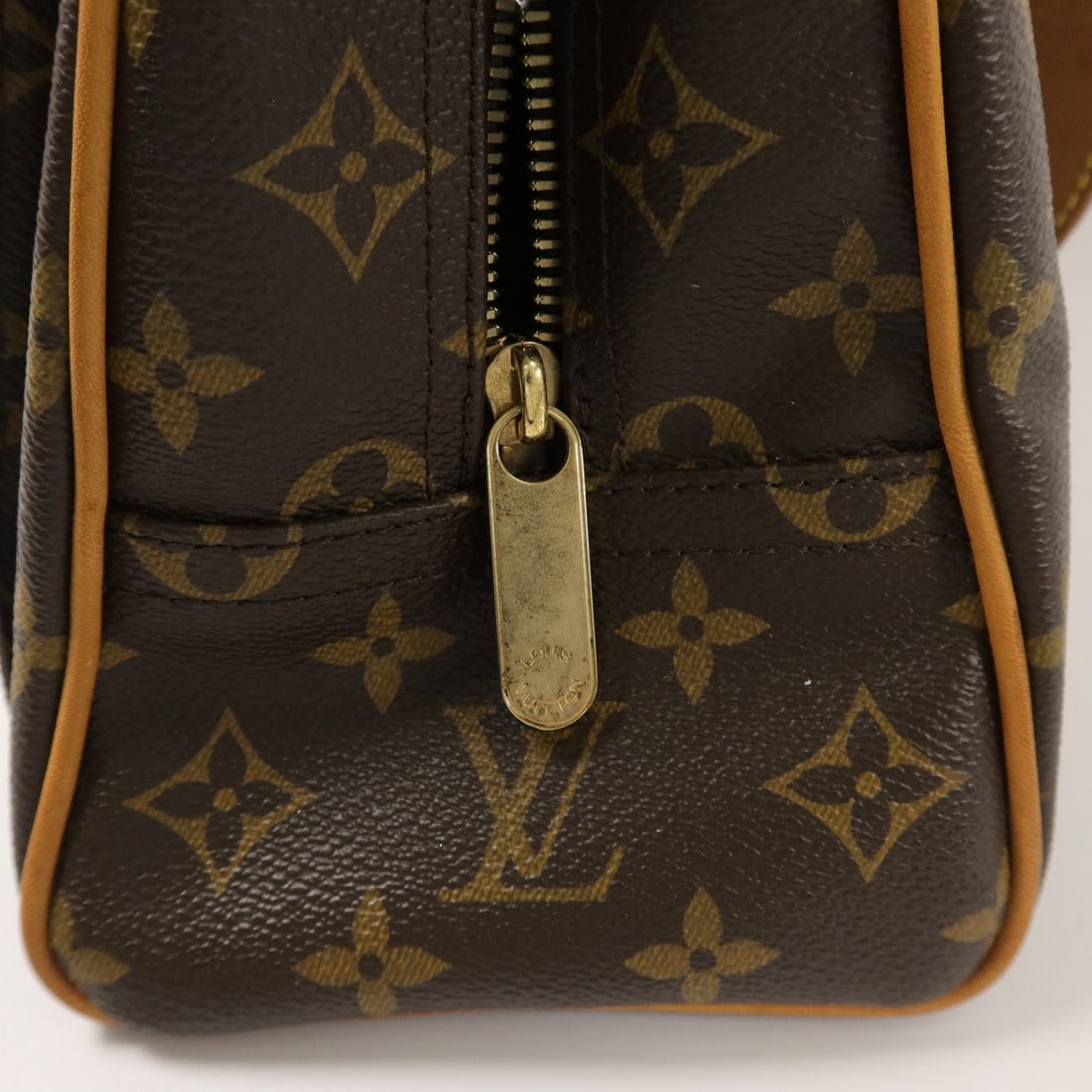 Louis Vuitton Manhattan GM - 11