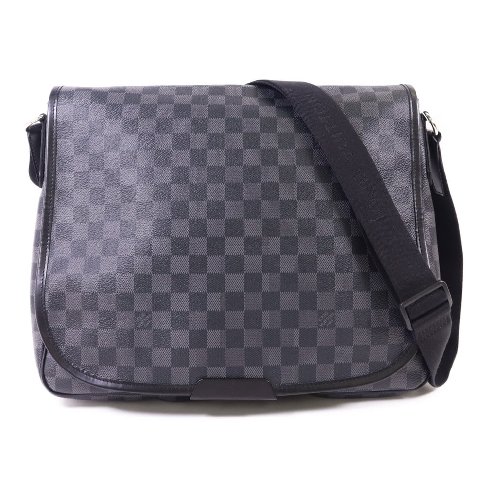 Louis Vuitton Daniel GM Graphite: Authenticated genuine Louis Vuitton Daniel GM shoulder bag in black Damier Graphite PVC coated canvas with silver-tone hardware. Includes storage bags. Product no. SP4048. Approx. W37 x H34 x D9 cm.