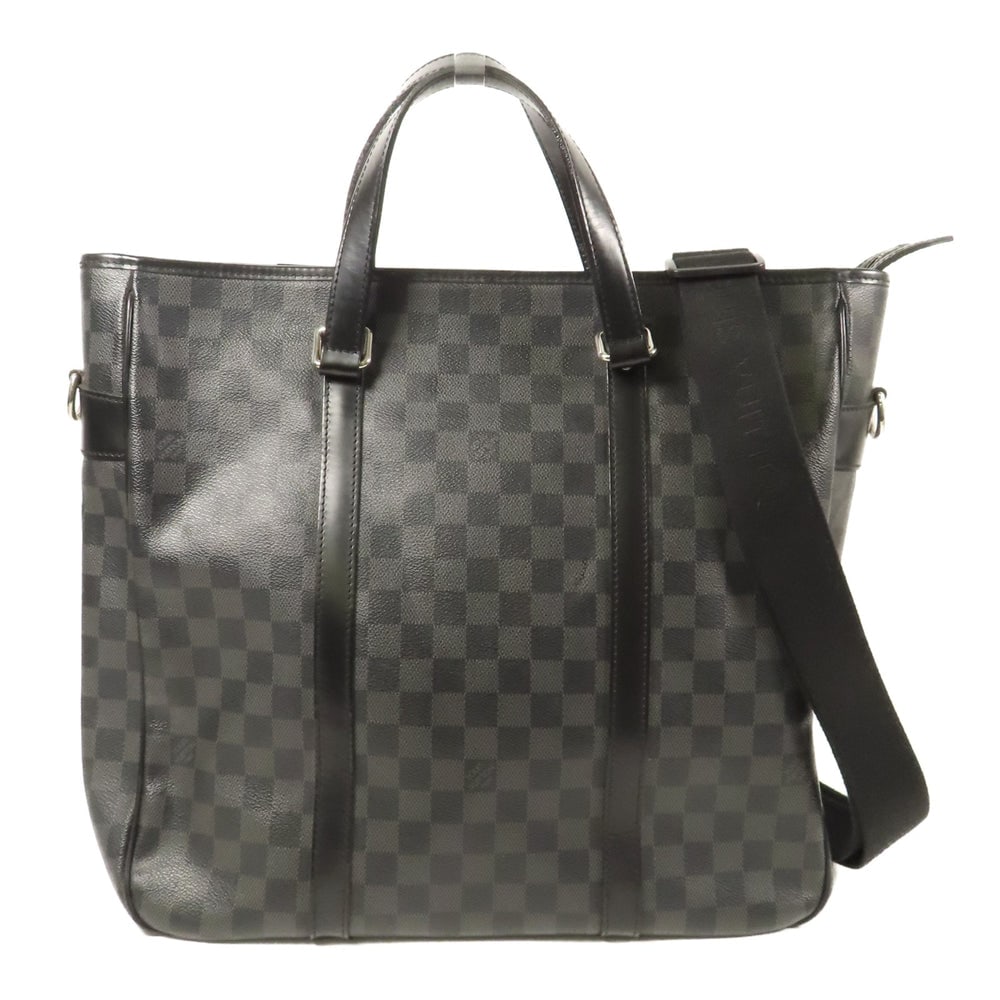 LV Tadao MM Damier Graphite: Authentic and authenticated Louis Vuitton Tadao MM 2WAY shoulder bag in black Damier Graphite PVC coated canvas. Product DU1171. Includes shoulder strap. Approx. 35 x 32.5 x 9 cm.