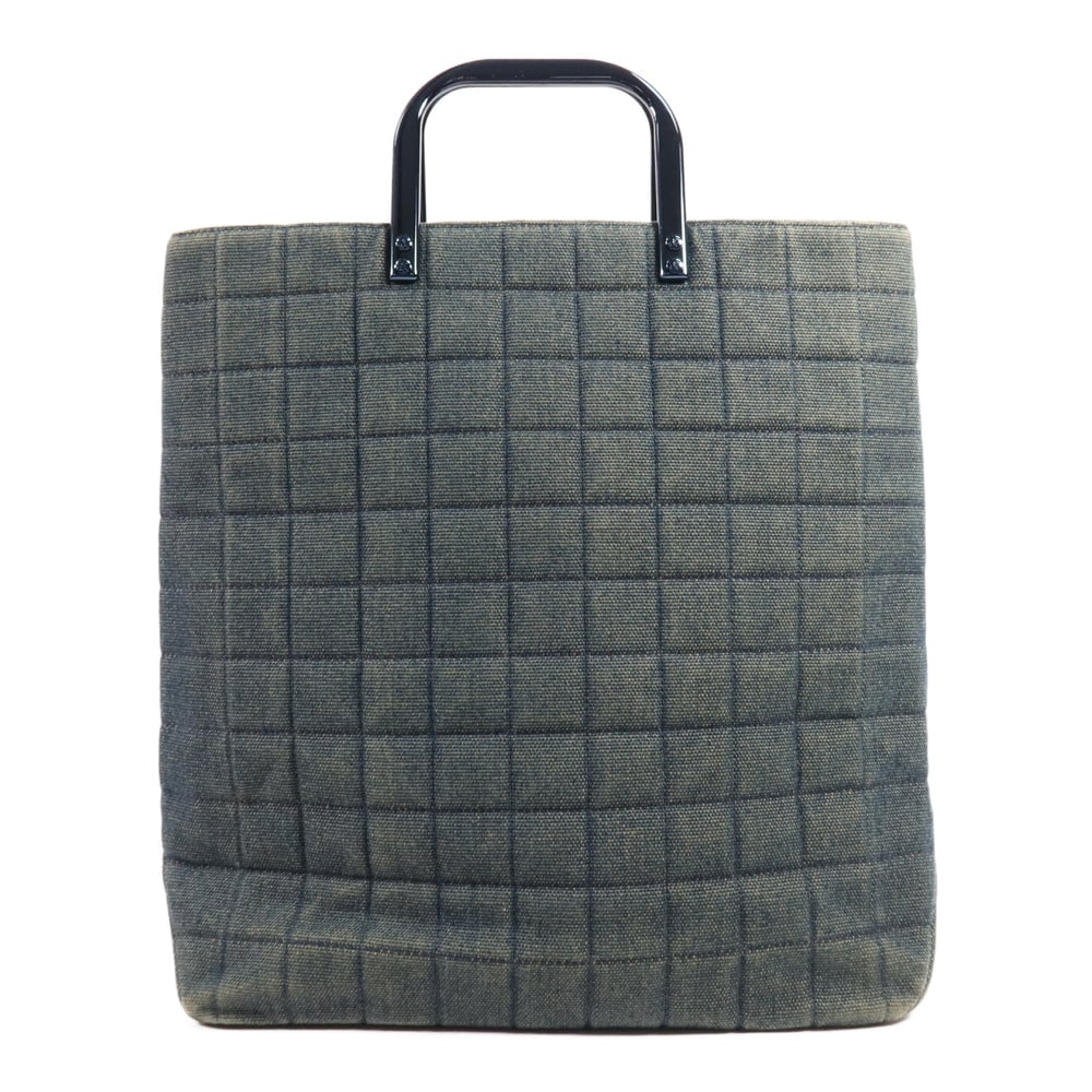 Chanel Vintage Denim Tote Blue: Authentic and authenticated Chanel Vintage tote handbag in blue denim. Product 6616170. Includes hologram sticker. Approx. 30 x 33 x 9 cm with 23 cm handle.