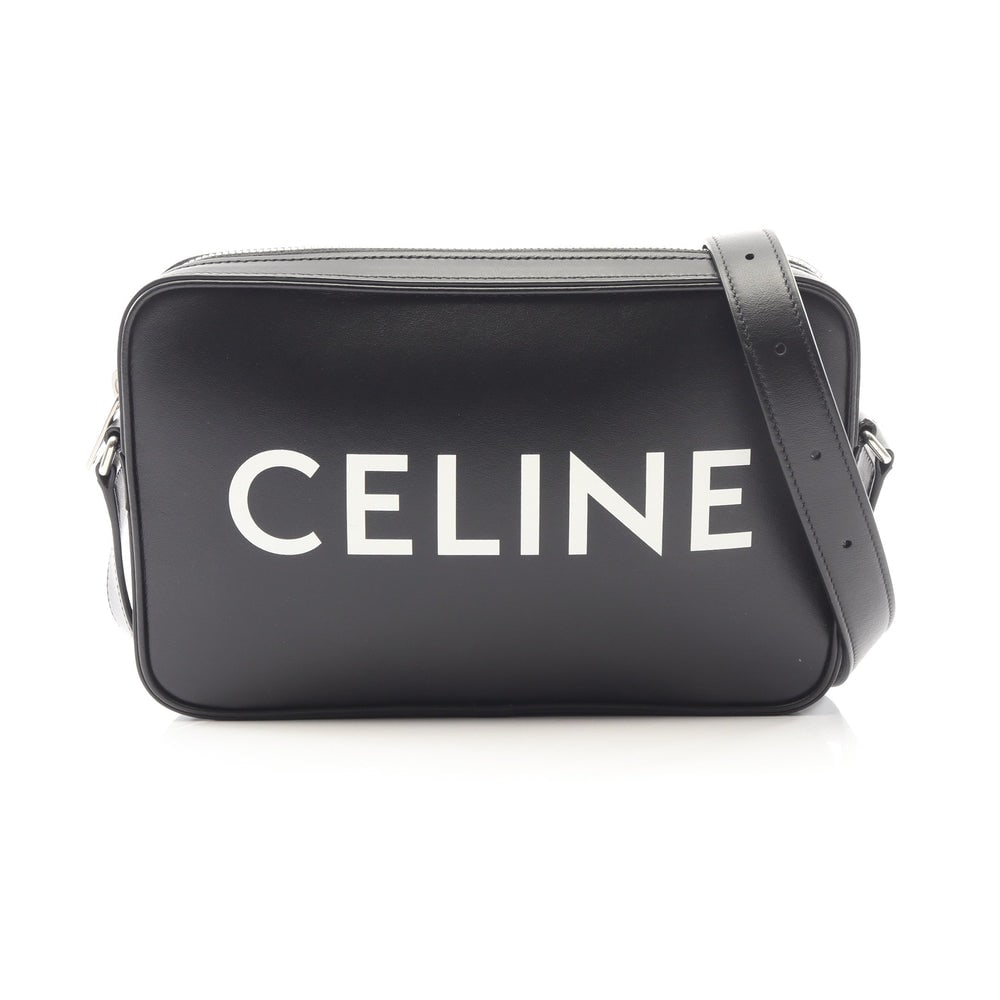 Celine Medium Messenger Black: Medium messenger shoulder bag in black leather. Size 23 x 14.5 x 4.5 cm.