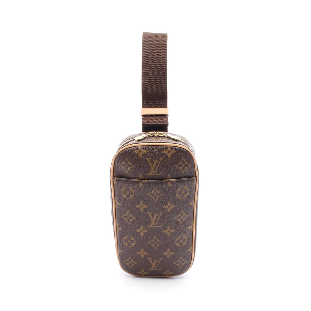 LV Pochette Ganju Monogram Bag: Authentic and authenticated Louis Vuitton Pochette Ganju Monogram body bag in brown PVC leather. Model M51870, product CA1024. Approx. 22 x 12 x 5 cm with maximum 118 cm strap.