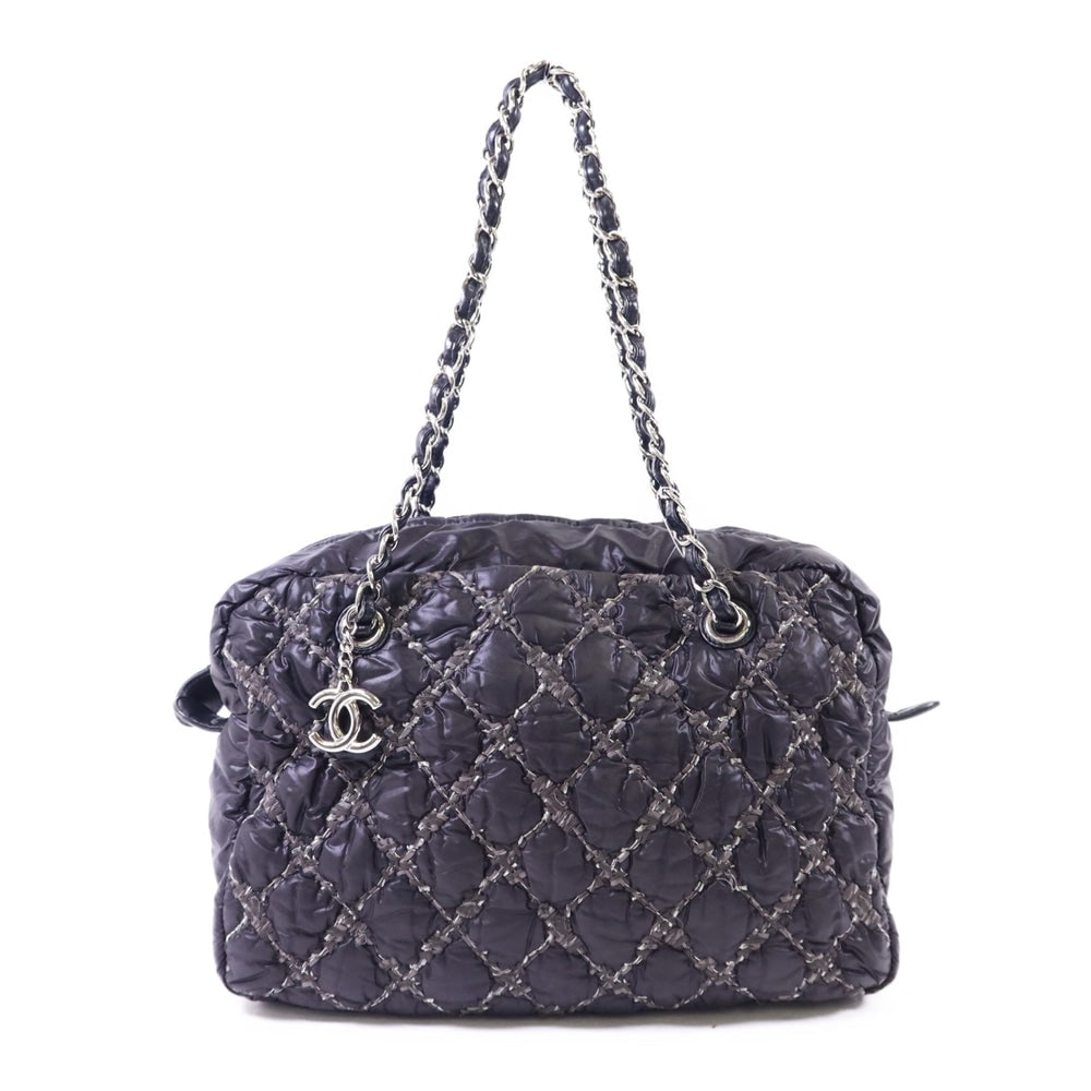 Chanel Chain Tote Nylon Gray: Gray nylon Chanel chain tote bag with hologram sticker. Approx. 30 x 21 x 13 cm; handle 63 cm. Product no. #14730114. Authentic and authenticated.