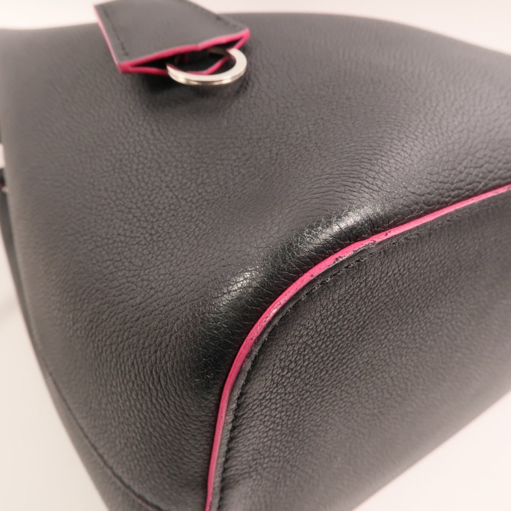 LV Lockme Bucket Black - 10