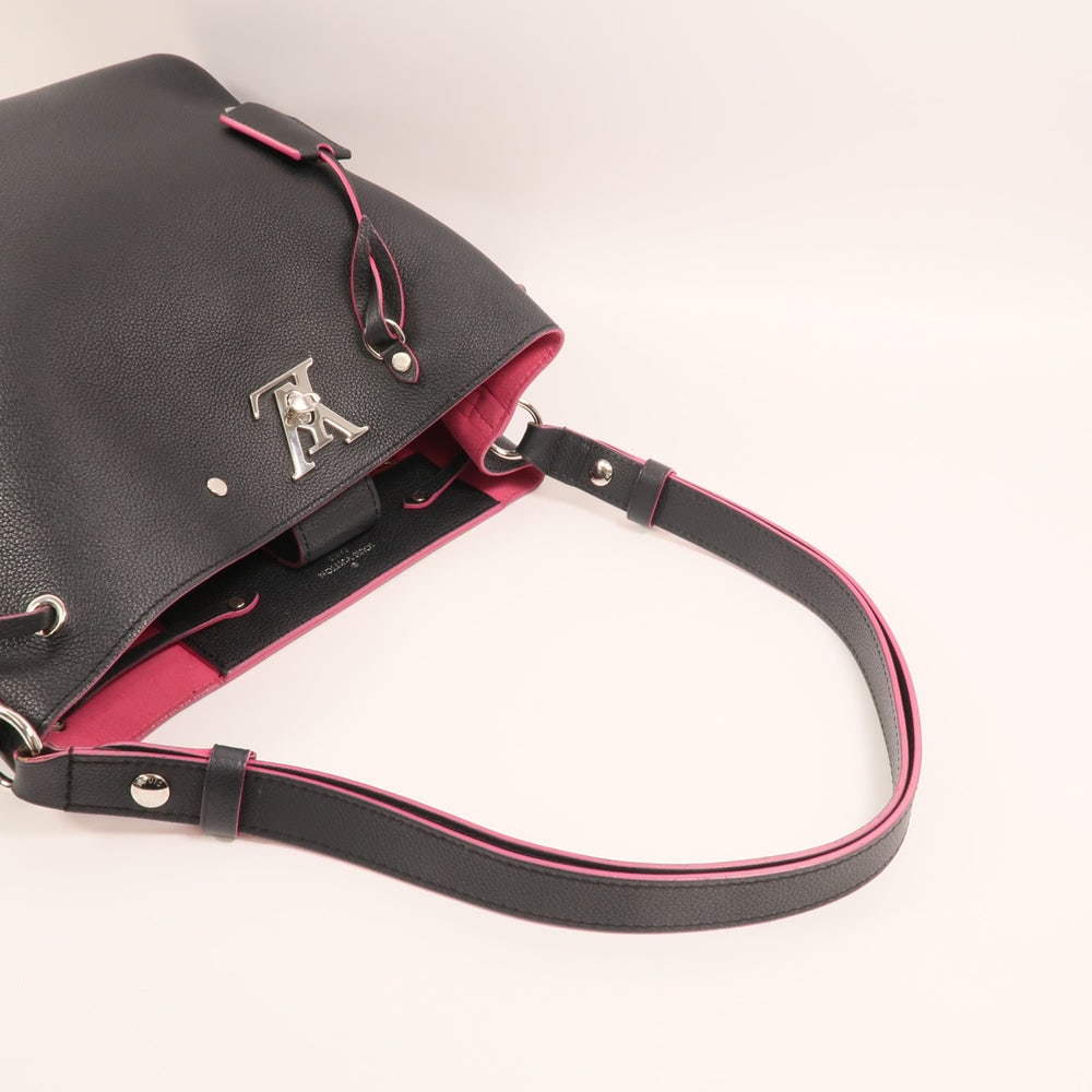 LV Lockme Bucket Black - 8