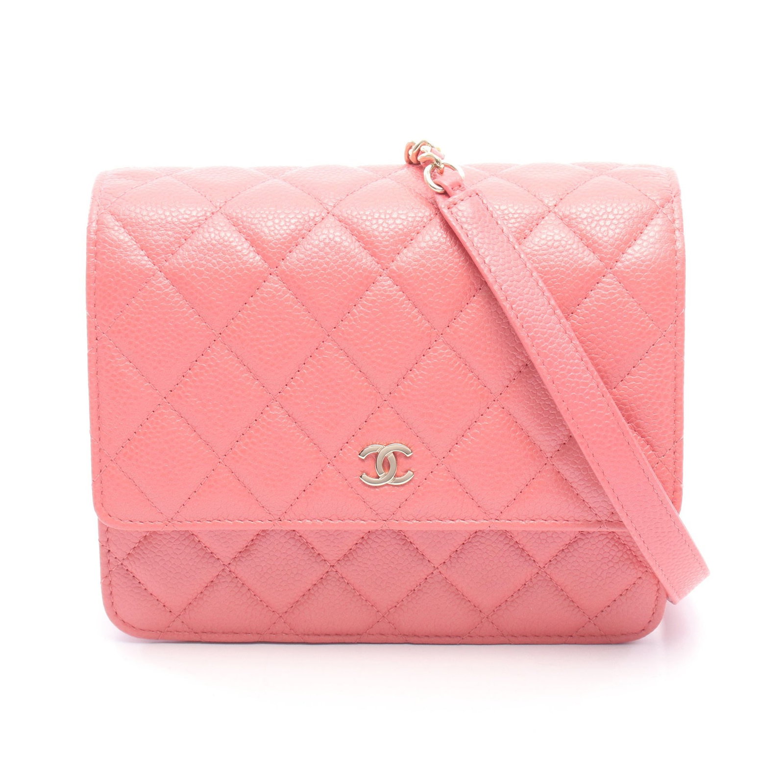 Chanel Chain Wallet Pink: Pink caviar skin chain wallet.