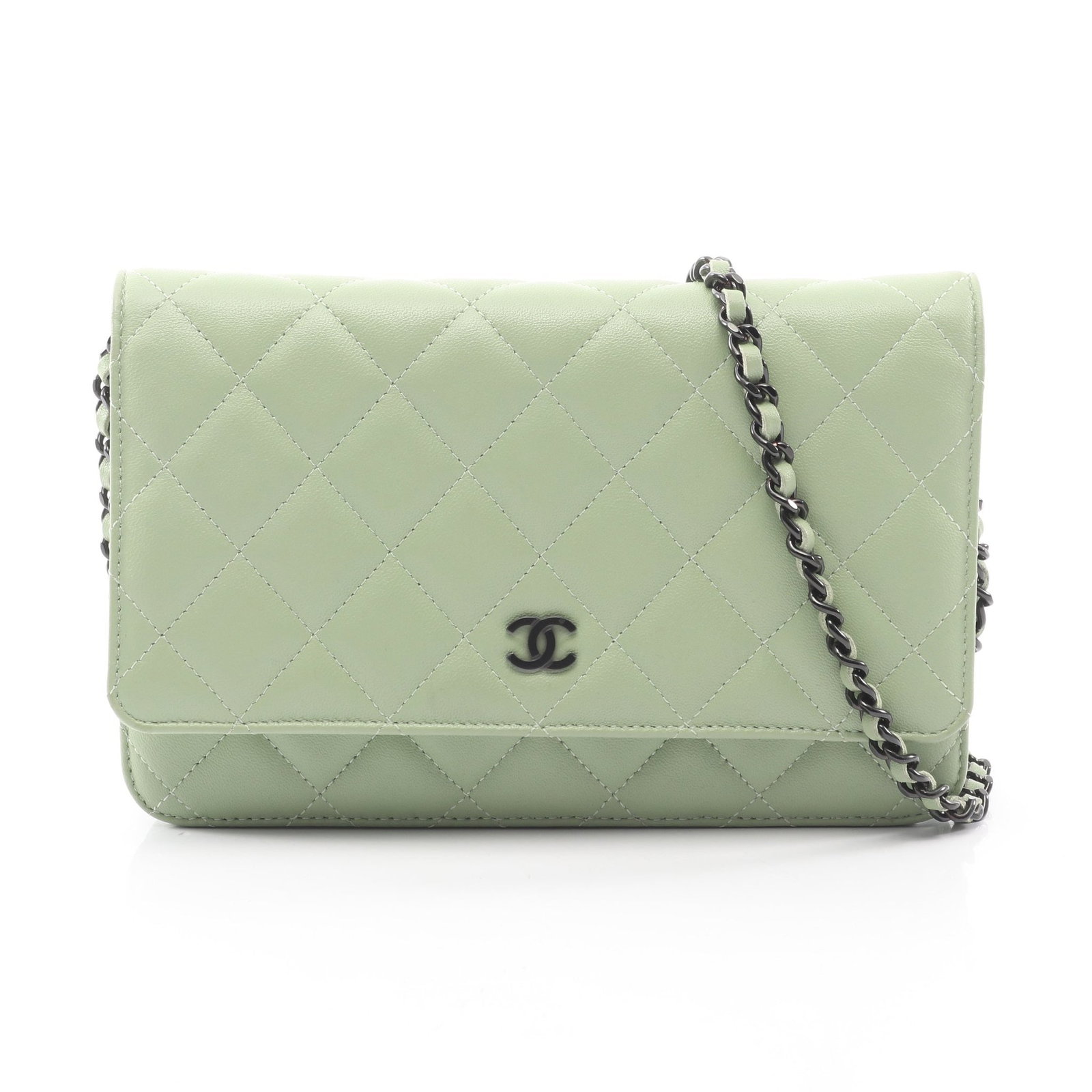 Chanel Chain Wallet Light Green: Light green lambskin chain wallet with black-tone hardware.