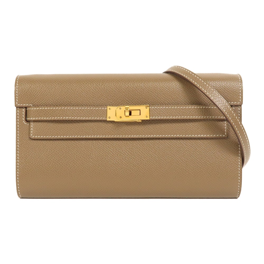 Hermes Kelly To Go Etoupe: Etoupe Epsom leather shoulder bag. Includes box storage bags and shoulder strap. 20.5 x 11 x 2.5 cm.