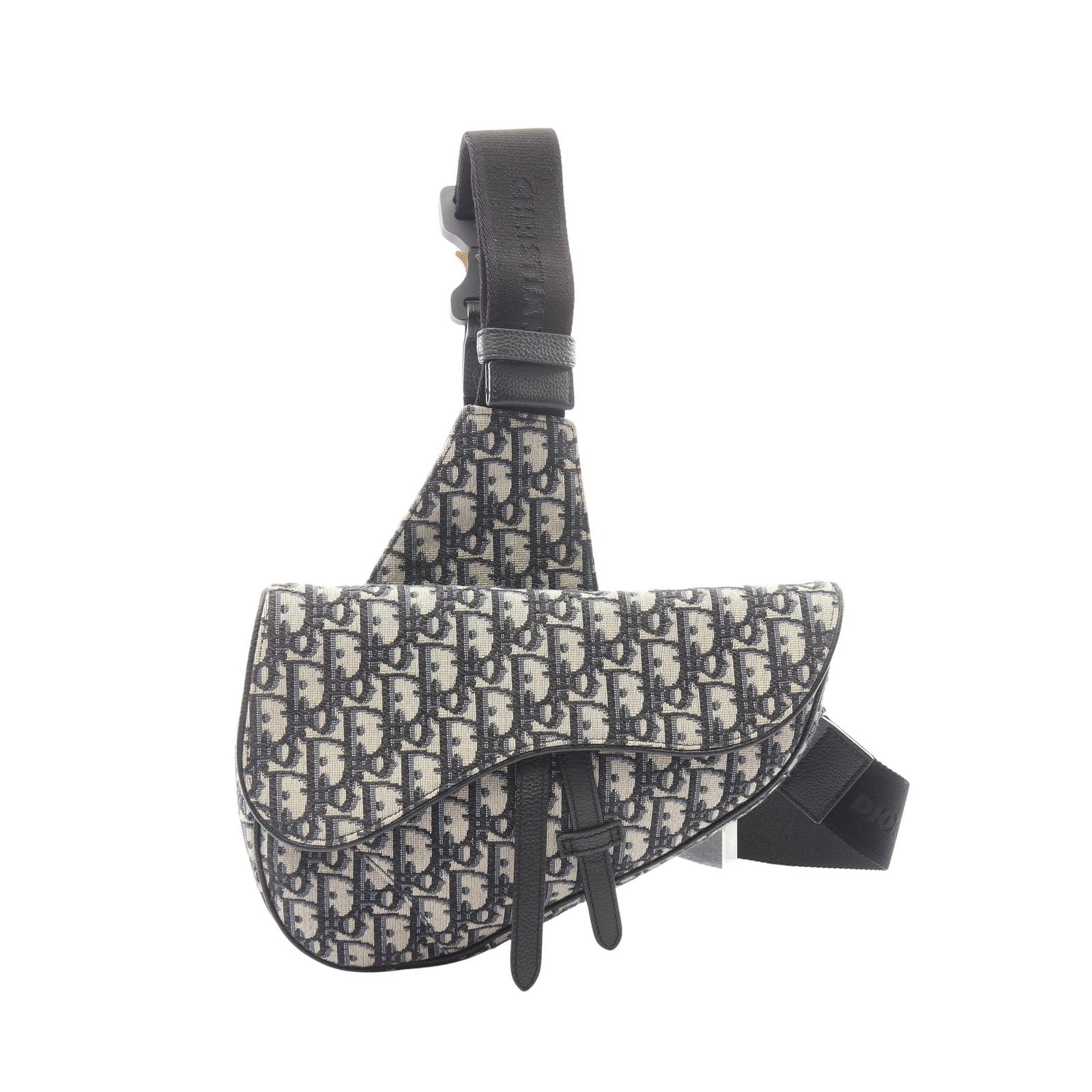 Dior Saddle Oblique Body Bag: Authentic and authenticated Christian Dior Saddle Oblique Jacquard body bag in navy and beige canvas leather. Model 1ADPO093YKY. Approx. 18.5H x 26W x 3D cm with max 115 cm strap.