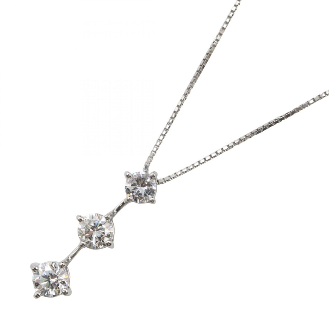 Diamond Necklace Platinum: Diamond necklace in PT900 and PT850 platinum.
