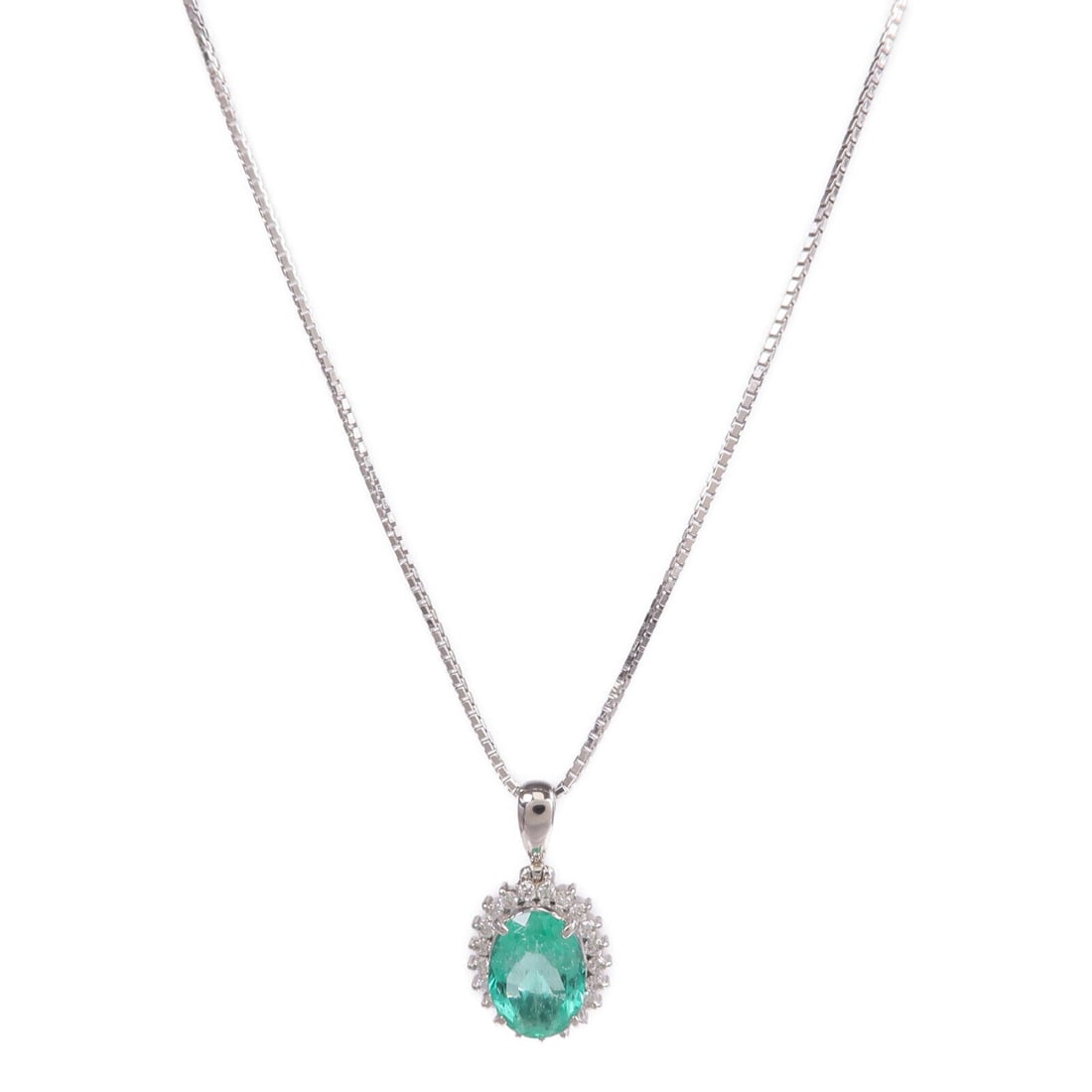 Emerald Diamond Necklace Platinum: Emerald and diamond necklace in PT900 and PT850 platinum.