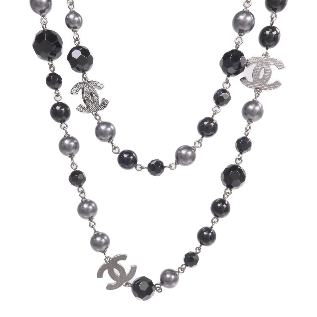 Chanel CC SHW Silver Black: CC SHW necklace in silver and black tone metal.