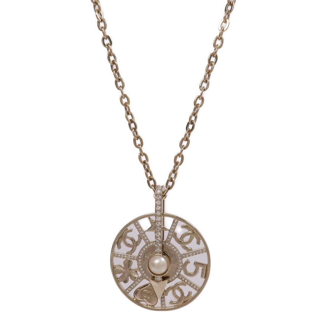 Chanel CC Metal Gold Necklace: CC necklace in gold tone metal.