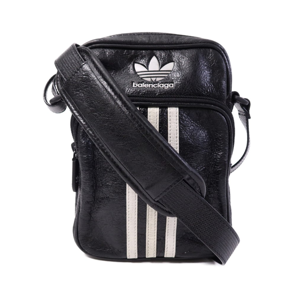 Balenciaga Small Messenger Black: Authenticated genuine Balenciaga small crossbody messenger shoulder bag in black calfskin leather, model 721850. Includes storage bags. Product no. 1091.P493075. Approx. W16 x H22 x D6 cm.