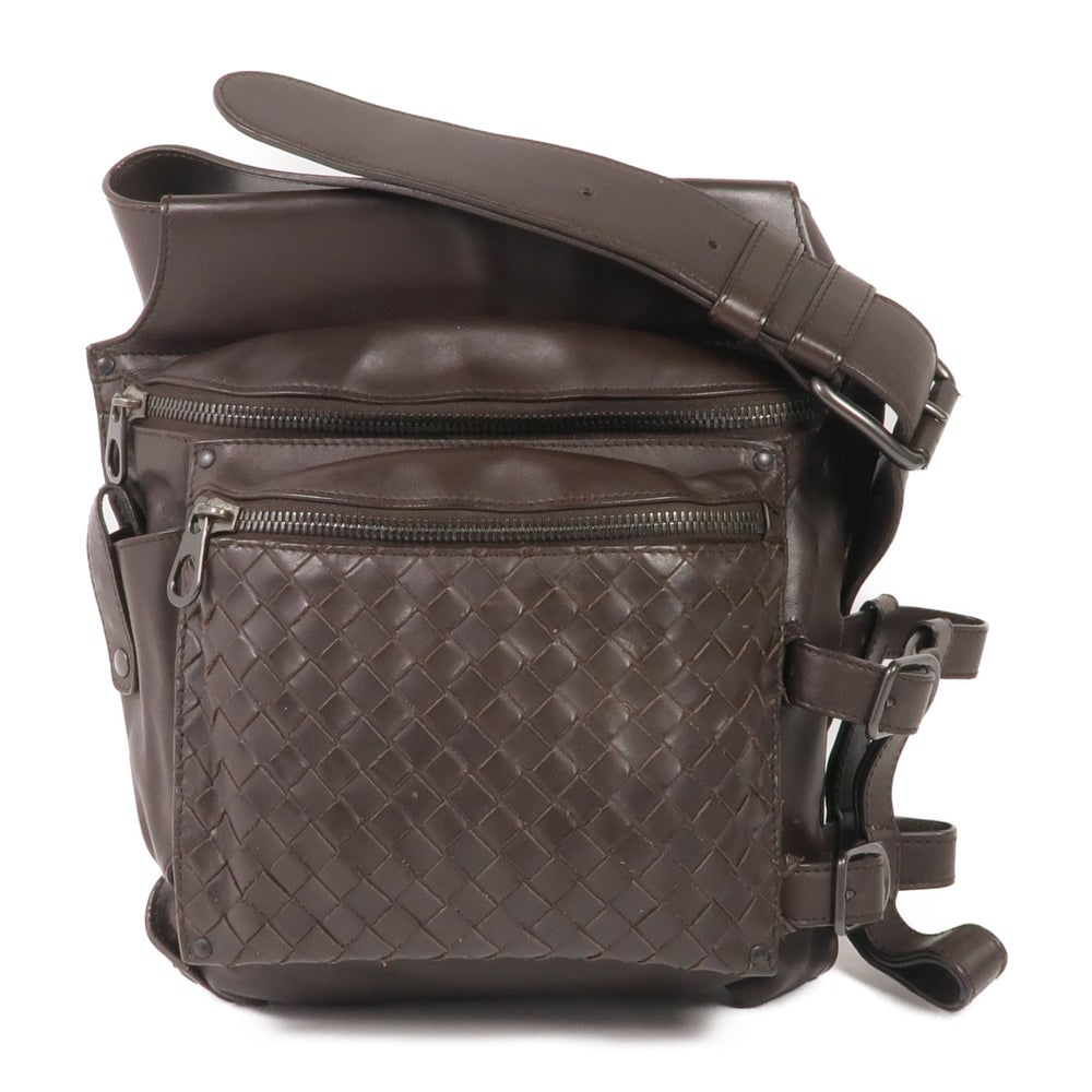 Bottega Veneta Intrecciato Waist Bag: Authentic and authenticated Bottega Veneta waist shoulder bag in brown leather. Product no. V46512040. Approx. 25W x 27H cm with 54-89 cm strap. Includes storage bags.