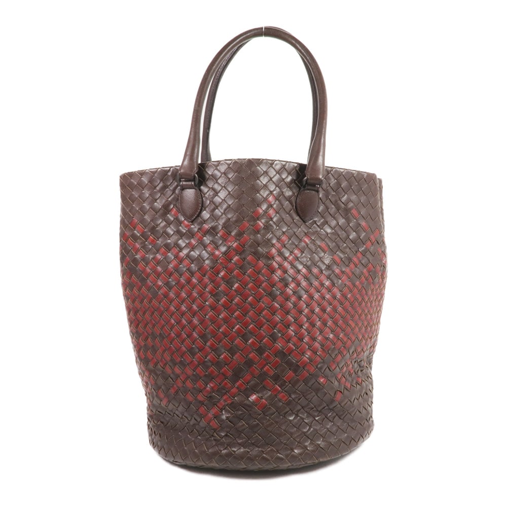 Bottega Intrecciato Tote Brown Red: Authentic and authenticated Bottega Veneta shoulder tote bag in brown and red Intrecciato leather. Product no. VM380 6013. Approx. 26W x 32H x 26D cm with 47 cm shoulder strap.