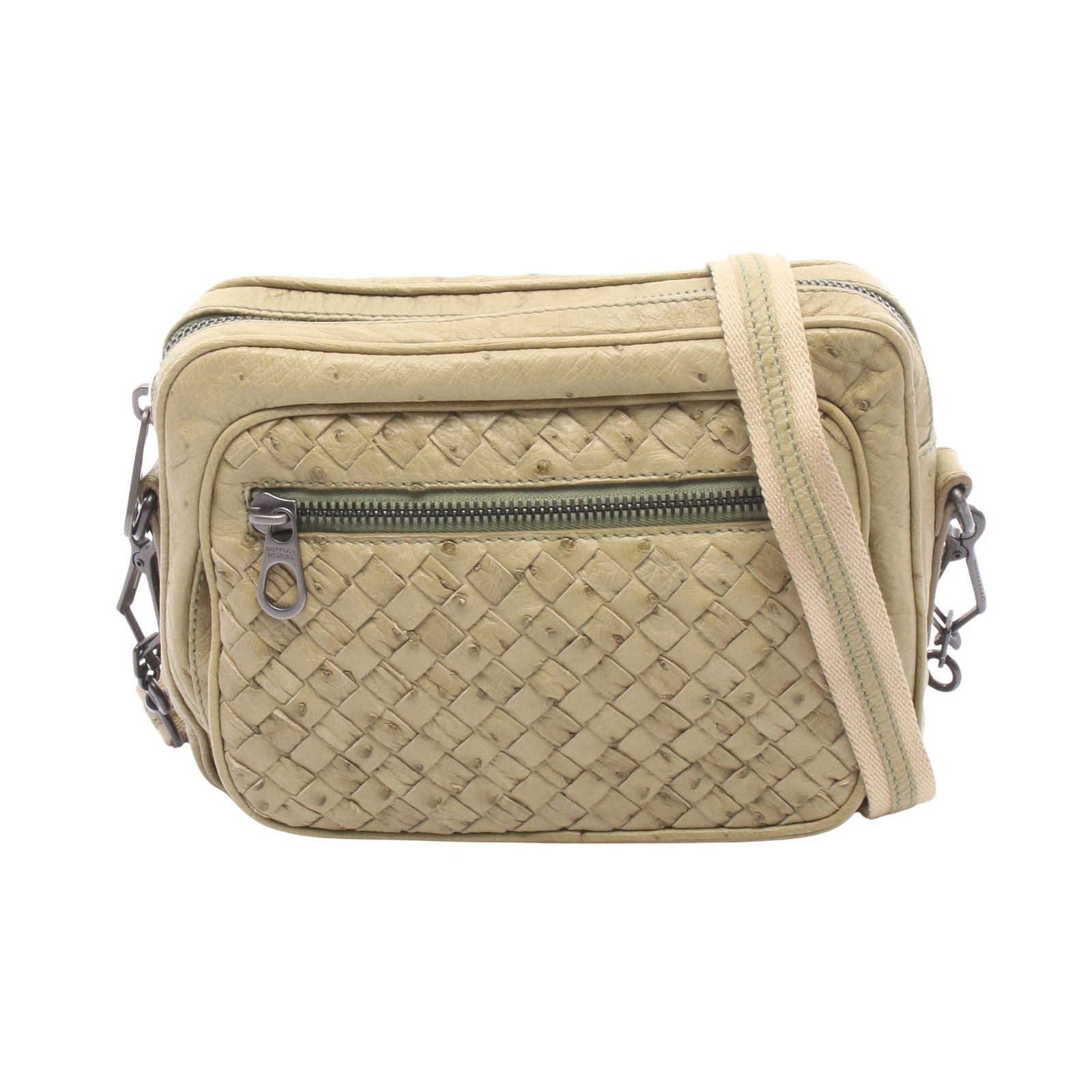 Bottega Intrecciato Light Green: Intrecciato shoulder bag in light green leather. Size 20 x 14.5 x 3.5 cm.