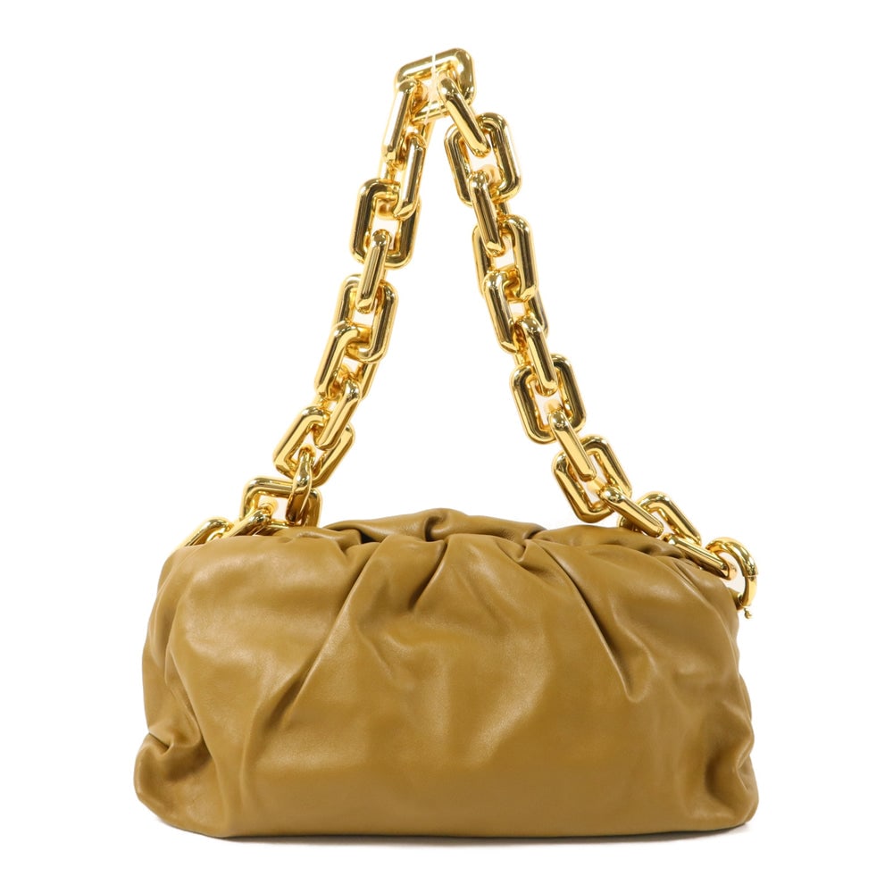 Bottega Chain Pouch Brown: The Chain Pouch shoulder bag in brown yellow calfskin. Includes storage bags. Size 30 x 9 x 9 cm.
