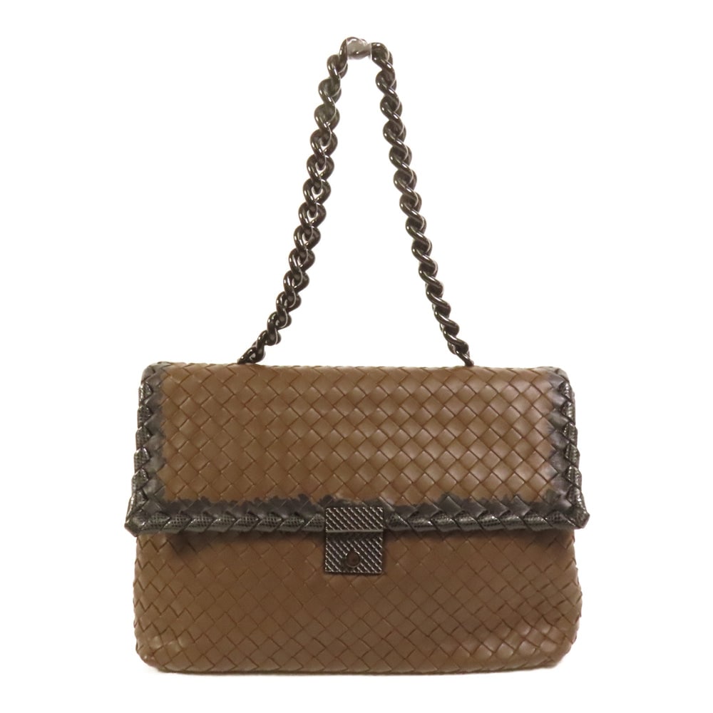 Bottega Veneta Lambskin Shoulder: Authentic and authenticated Bottega Veneta shoulder bag in brown green lambskin leather. Includes storage bags. Approx. 28 x 20 x 9 cm with 47 cm shoulder drop. No model listed.