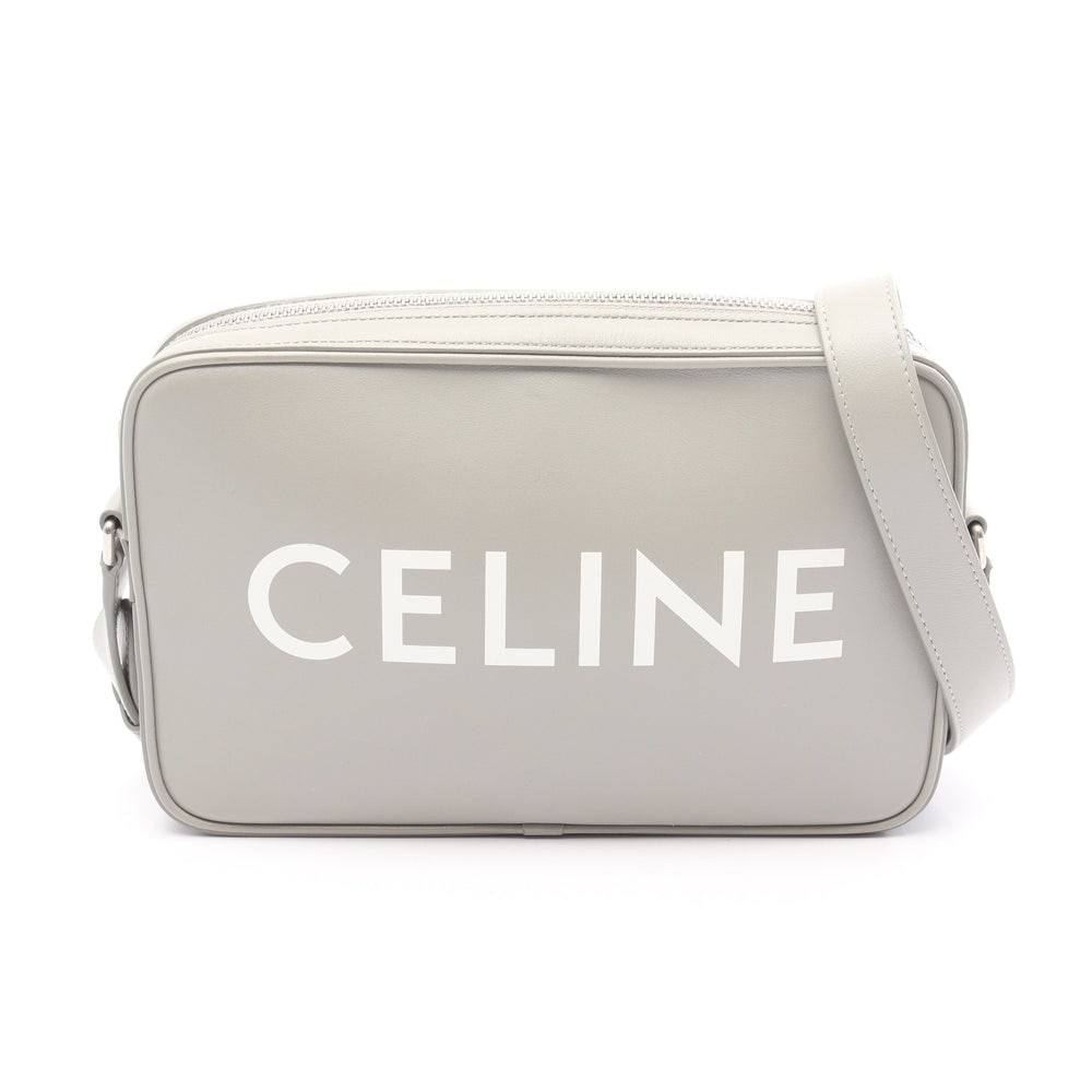 Celine Medium Messenger Gray: Authentic and authenticated Celine Medium Messenger shoulder bag in gray leather. Model 194503DOT.10PG. Approx. 15 x 24 x 4.5 cm with adjustable 105-126 cm strap. No accessories.