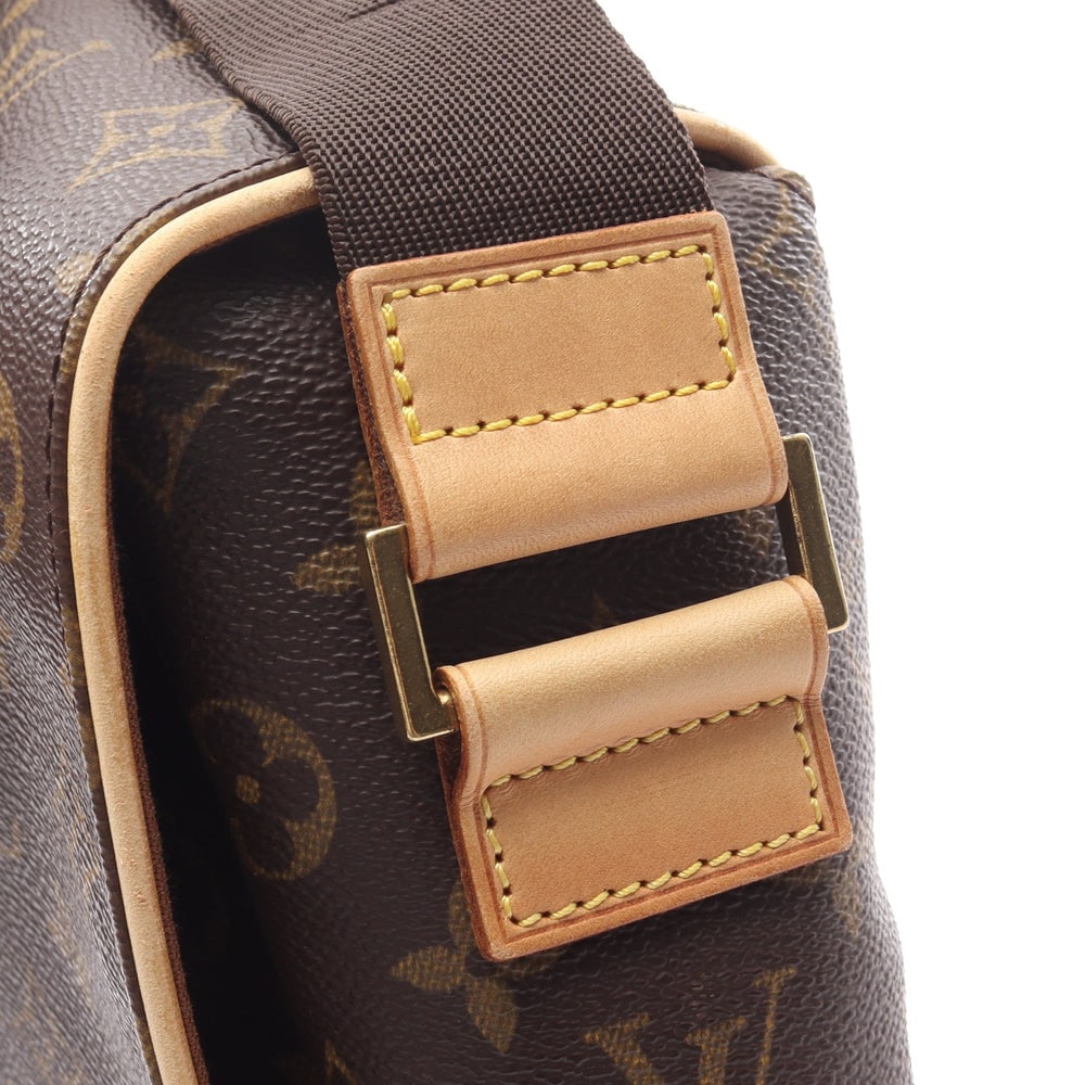 Louis Vuitton Aves Monogram - 14