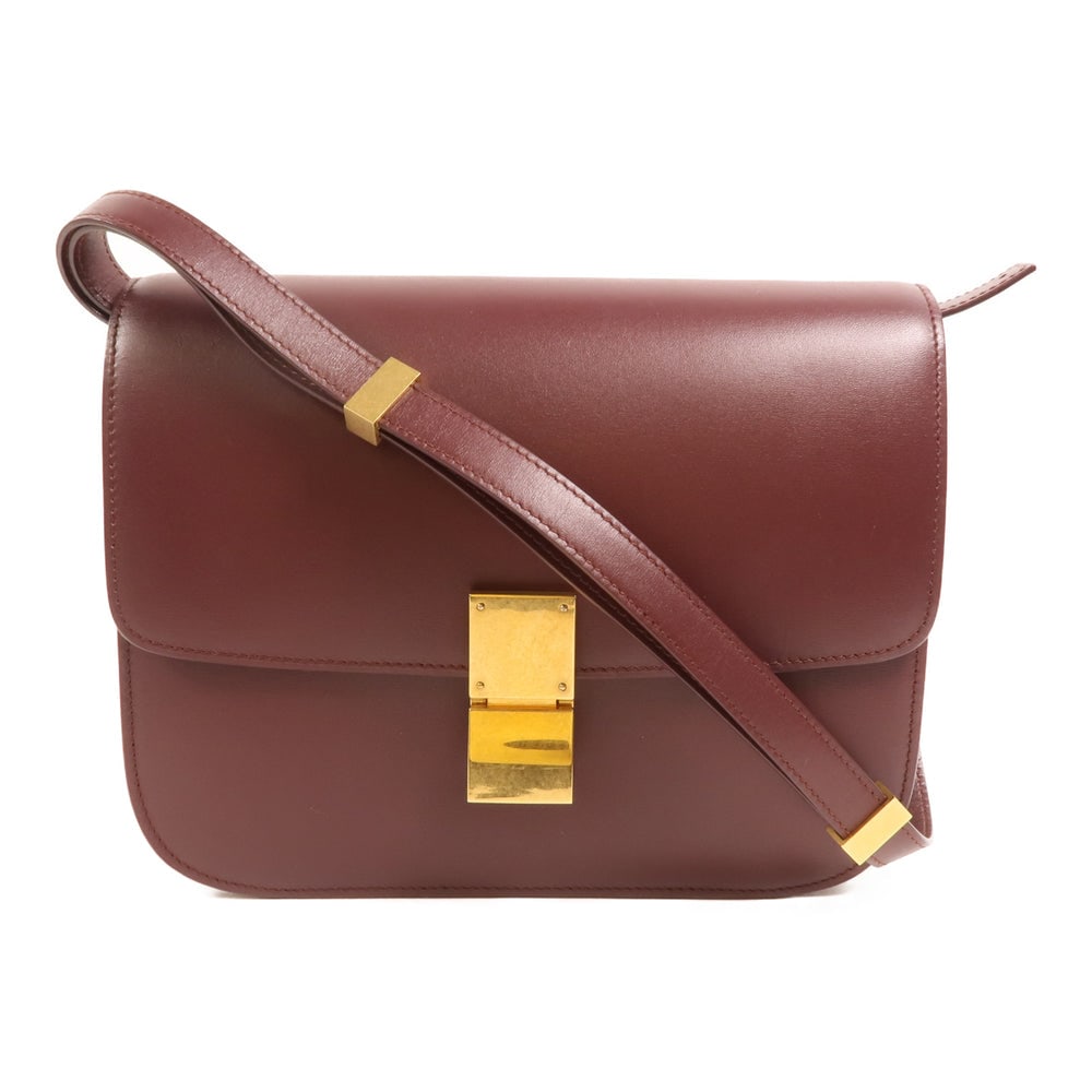Celine Classic Box Shoulder Bag Red: Red calfskin Celine Classic Box shoulder bag. Approx. 24 x 18 x 6 cm with 54 cm shoulder length. Product no. F-MP-2148. Authentic and authenticated.