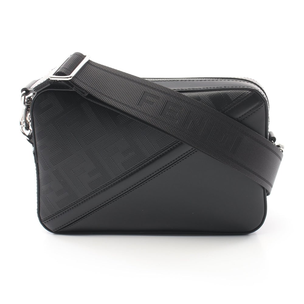 Fendi Diagonal Camera Bag Black: Black leather camera shoulder bag. Model 7M0286AQW1F0GXN. 22.5 x 15 x 4.5 cm.