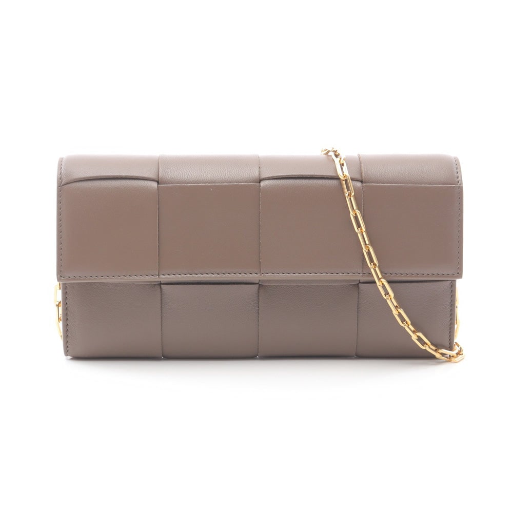 Bottega Maxi Intrecciato Wallet: Gray brown leather chain wallet. Includes storage bag. 21 x 11 x 1.5 cm.