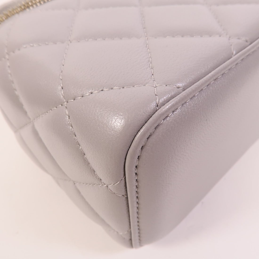 Chanel Vanity Case Gold Ball - 13