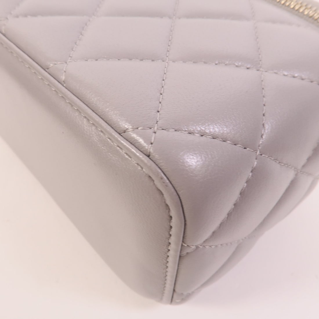 Chanel Vanity Case Gold Ball - 14